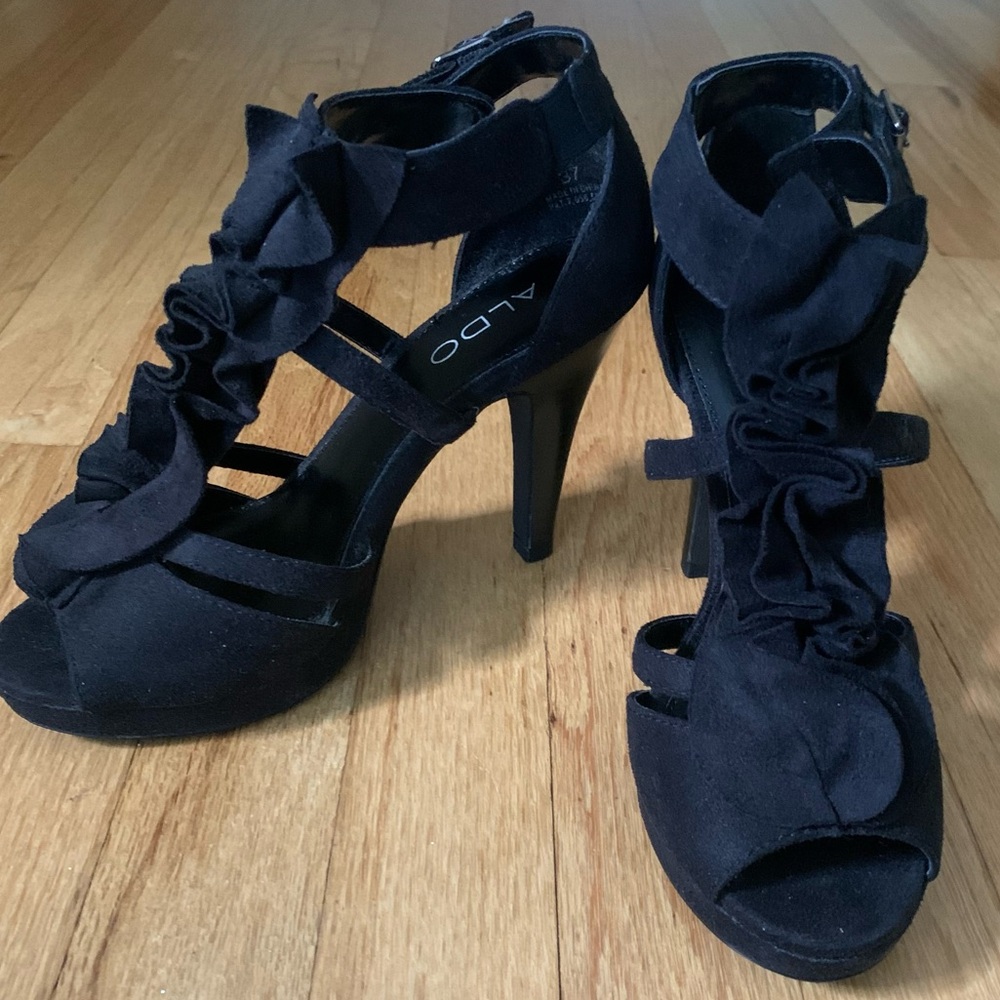NWT Rare Aldo Black Suede Ruffle Accent Open Toe Pump -Size 6.5 - Picture 4 of 11